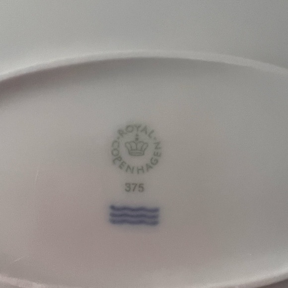 Royal Copenhagen White Fluted Half Lace Dish, Oval 36.5 CM - Picture 5 of 6